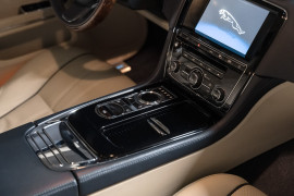 
                                                                                        Voiture
                                                                                         Jaguar XJ Sural Supersport Empattement Long