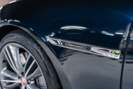 
                                                                                        Voiture
                                                                                         Jaguar XJ Sural Supersport Empattement Long