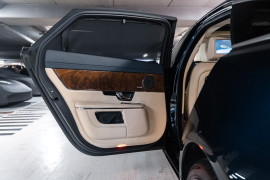 
                                                                                        Voiture
                                                                                         Jaguar XJ Sural Supersport Empattement Long