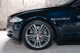 
                                                                                        Voiture
                                                                                         Jaguar XJ Sural Supersport Empattement Long