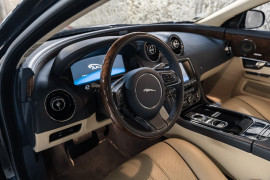 
                                                                                        Voiture
                                                                                         Jaguar XJ Sural Supersport Empattement Long