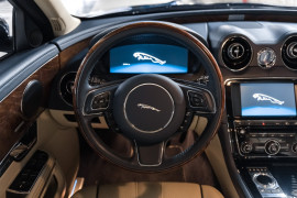 
                                                                                        Voiture
                                                                                         Jaguar XJ Sural Supersport Empattement Long