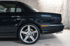 
                                                                                        Voiture
                                                                                         Jaguar XJR V8 4.2 400
