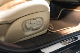 
                                                                                        Voiture
                                                                                         Jaguar XJR V8 4.2 400