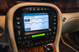 
                                                                                        Voiture
                                                                                         Jaguar XJR V8 4.2 400