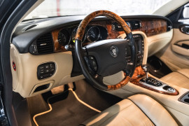
                                                                                        Voiture
                                                                                         Jaguar XJR V8 4.2 400