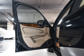 
                                                                                        Voiture
                                                                                         Jaguar XJR V8 4.2 400