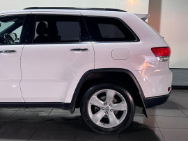 Voiture
                                                                                Jeep Grand Cherokee 3.0 V6 CRD Limited Plus SUV 5dr Diesel Auto 4WD Euro 5 (247 bhp)