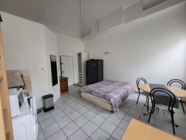 
                                                                                        Location
                                                                                         Joli studio