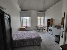 
                                                                                        Location
                                                                                         Joli studio