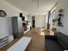 Location
Joli studio de standing meublé dans une belle résidence situé en Centre-Ville de SAINT-QUENTIN