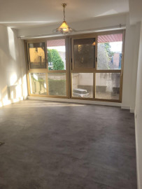 
                                                                                        Location
                                                                                         Joli studio refait a neuf en centre ville.