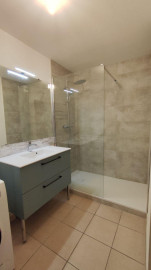 
                                                                                        Location
                                                                                         Joli T2 avec piscine, balcon et parking