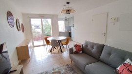 
                                                                                        Location
                                                                                         Joli T2 avec piscine, balcon et parking