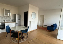 
                                                                                        Location
                                                                                         Joli T2 meublé entièrement rénové