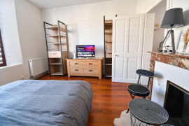 
                                                                                        Location
                                                                                         Jolie Studio Hypercentre