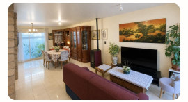 
                                                                                        Vente
                                                                                         Jolie villa 5 pièces, 2 faces, 145m2