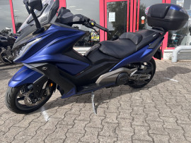 
                                                                                        Moto - Scooter
                                                                                         KYMCO AK 550 – VERSION TOURING – BLEU MAT – 10 160 KM – GARANTIE 3 MOIS 2021