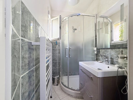 
                                                                                        Vente
                                                                                         La BARRE de SEMILLY Maison avec vie de plain pied et jardin 