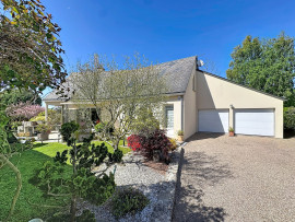 
                                                                                        Vente
                                                                                         La BARRE de SEMILLY Maison avec vie de plain pied et jardin 