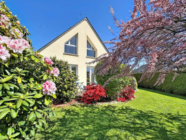 
                                                                                        Vente
                                                                                         La BARRE de SEMILLY Maison avec vie de plain pied et jardin 