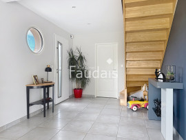 
                                                                                        Vente
                                                                                         LA BARRE DE SEMILLY Maison contemporaine de 173m2 avec VIE D