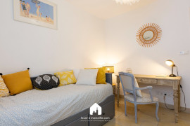 
                                                                                        Location
                                                                                         La mer calme