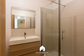 
                                                                                        Location
                                                                                         La mer calme