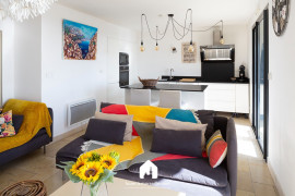 
                                                                                        Location
                                                                                         La mer calme