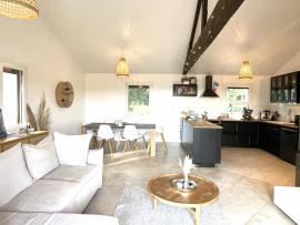 Vente
La Motte - Villa 210m2 env. 6 pièce(s) sur terrain plat d'un hectare env. 6 Box à chevaux Piscine Belle vue