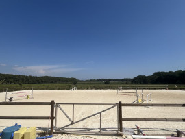 Vente
La Motte - Villa 210m2 env. 6 pièce(s) sur terrain plat d'un hectare env. 6 Box à chevaux Piscine Belle vue