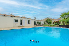 
                                                                                        Vente
                                                                                         La Rochelle – à deux pas, maison au calme absolu