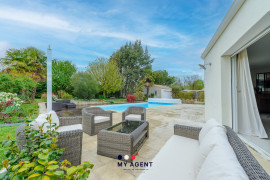 
                                                                                        Vente
                                                                                         La Rochelle – à deux pas, maison au calme absolu