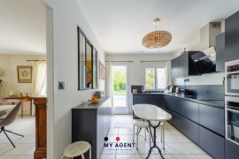 
                                                                                        Vente
                                                                                         La Rochelle – à deux pas, maison au calme absolu