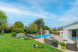 
                                                                                        Vente
                                                                                         La Rochelle – à deux pas, maison au calme absolu
