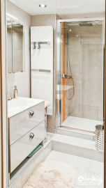 
                                                                                        Vente
                                                                                         La Varenne-St-Hilaire- 74m2 traversant séjour 30m2