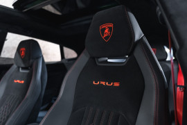
                                                                                        Voiture
                                                                                         Lamborghini Urus Performante 60th Anniversary