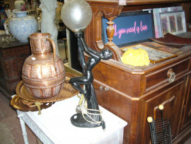 
                                                                        Meuble
                                                                         Lampe noire avec globe, promotion