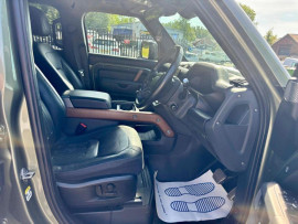 
                                                                                        Voiture
                                                                                         Land Rover Defender 3.0 P400 MHEV X SUV 5dr Petrol Auto 4WD Euro 6 (s/s) (400 ps)