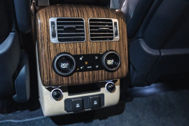 
                                                                                        Voiture
                                                                                         Land Rover Range Rover (IV.II) P400E