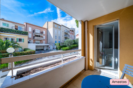 
                                                                                        Location
                                                                                         Le Cannet 06110 - Magnifique studio avec 2 balcons et piscine résidentielle