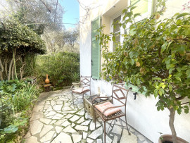 Vente
LE CANNET MAIRIE Villa 8 pièce(s) 150m2 env - Terrain 557m2 - Dépendances