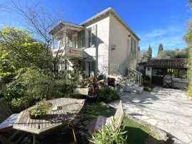 Vente
LE CANNET MAIRIE Villa 8 pièce(s) 150m2 env - Terrain 557m2 - Dépendances