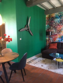 
                                                                                        Location
                                                                                         Le Mondrian et sa déco atypique