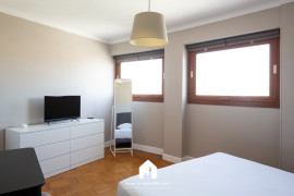 
                                                                                        Location
                                                                                         Le St Georges