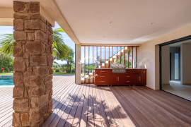 
                                                                                        Vente
                                                                                         LES ISSAMBRES (VAR) - VILLA NEUVE AVEC VUE MER