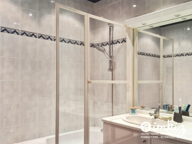 
                                                                                        Vente
                                                                                         Les Lilas 4P de 136 m² dernier étage DPE C