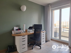 
                                                                                        Vente
                                                                                         Les Lilas 4P de 136 m² dernier étage DPE C