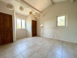 
                                                                                        Location
                                                                                         LES PINCHINATS : Bastide récente au calme