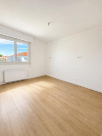 
                                                                                        Vente
                                                                                         LES SABLES-D’OLONNE – T4 RÉNOVÉ DE 74,58 M² AVEC BALCON – 3 CHAMBRES
